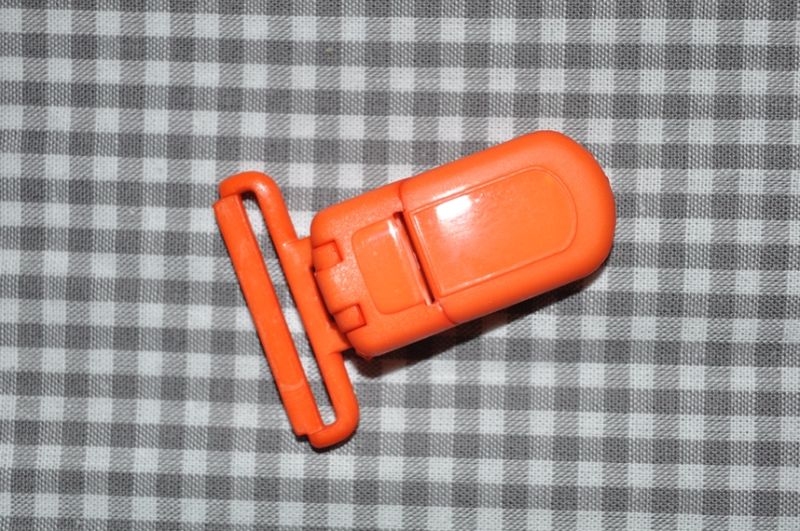 Clip für Schnullerkette Speichelfest orange