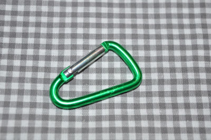 Karabinerhaken 23x39 mm grün