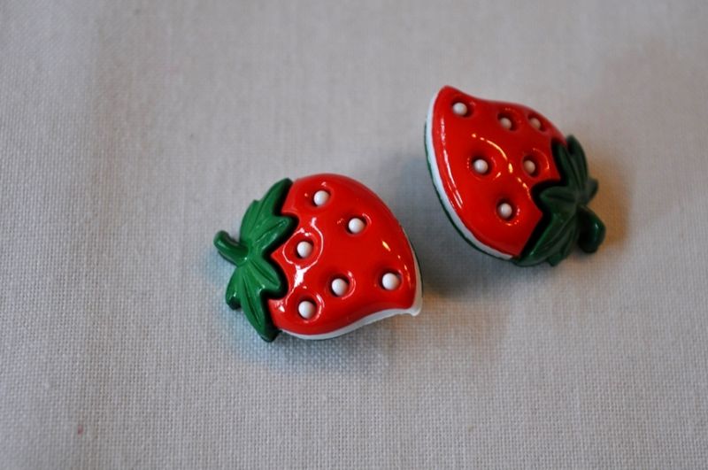 Knopf Erdbeere 2- lagig