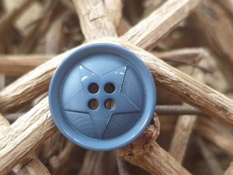 Knopf 4-Loch Polyester Stern grau 15mm