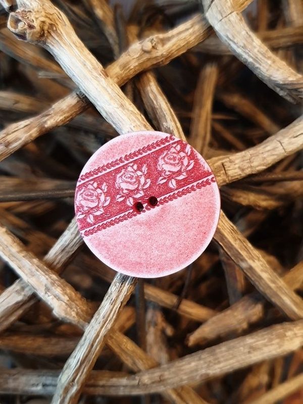 Polyesterknopf Rosen Shabby rot 28mm