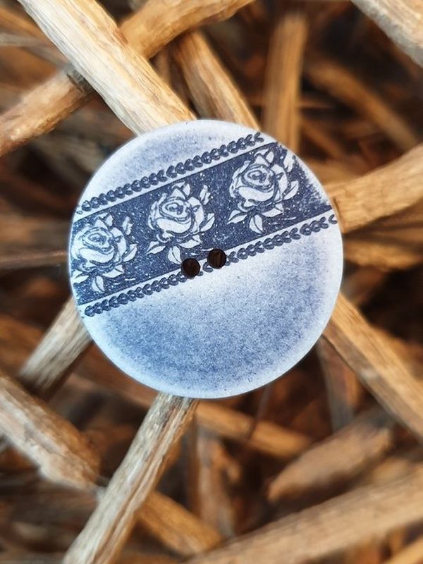 Polyesterknopf Rosen Shabby blau 23mm