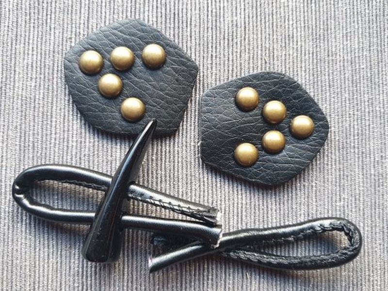 Knebelverschluss Kunstleder Nieten