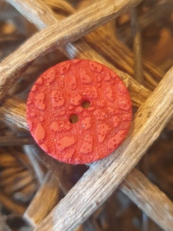 Knopf 23mm Polyester Steinoptik rot