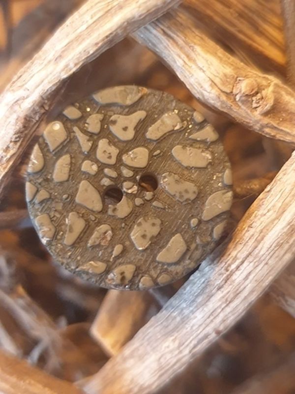 Knopf 18mm Polyester Steinoptik oliv