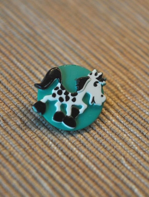 Knopf Öse Pferd grün