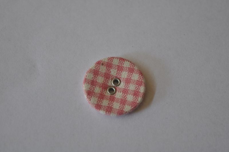 Knopf mit Stoff bezogen rosa