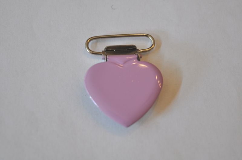 Schnullerclip Hosenträgerclip Herz flieder