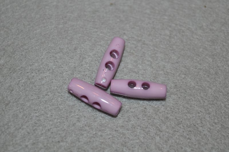 Polyesterknebel 2-Loch 2cm flieder