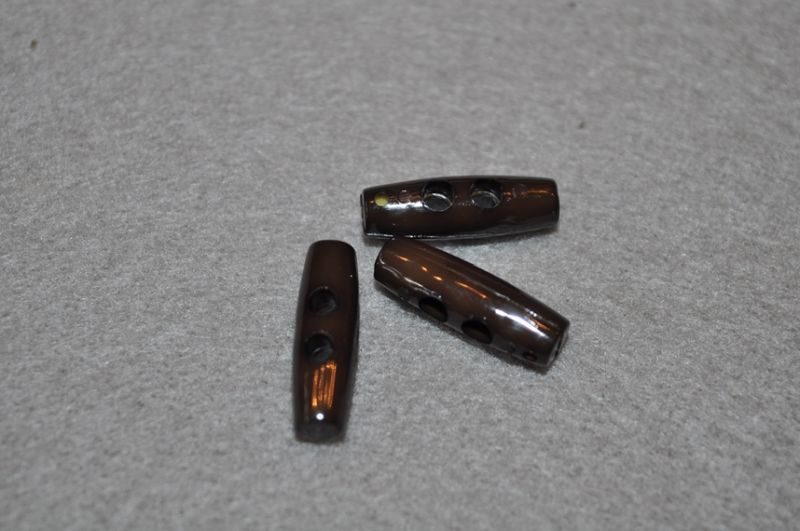 Polyesterknebel 2-Loch 2cm dunkelbraun