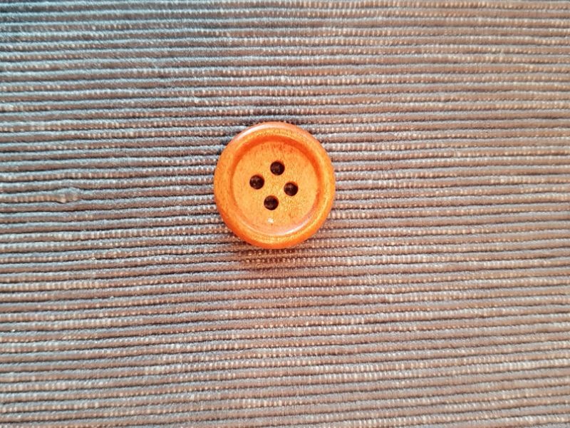 Knopf Holz Mahagoni hell 4-loch