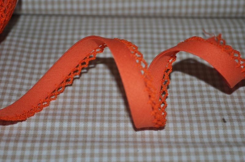 Schrägband uni mit Häkelborte Terra