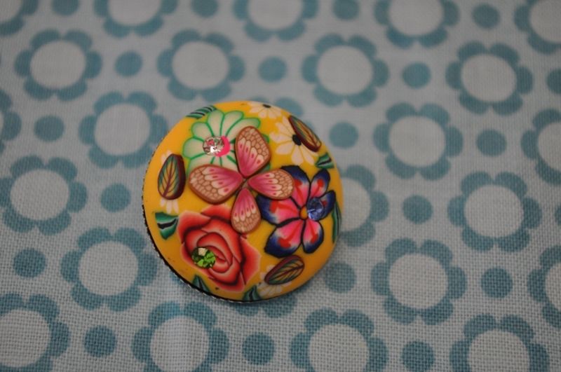 Knopf Blume Metall 3d gelb strass