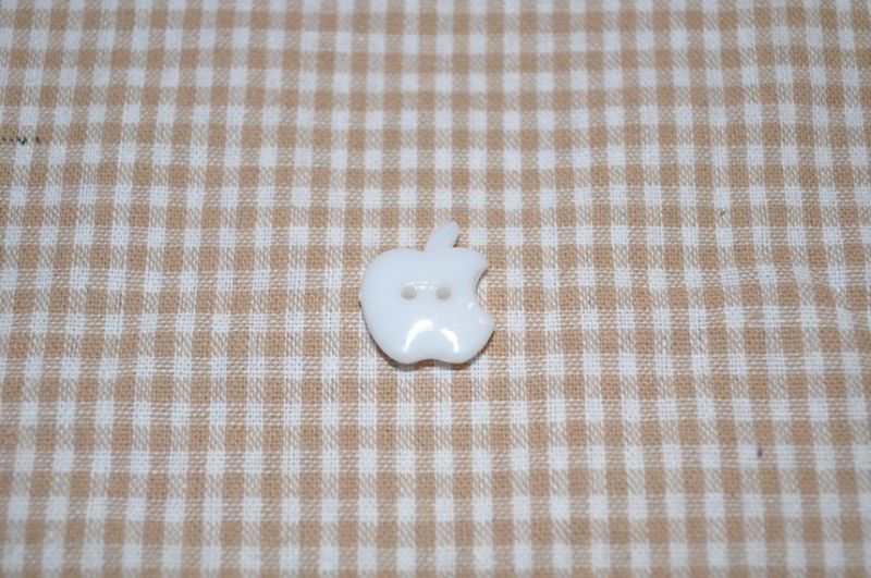 Knopf Bitten Apple klein weiß 1,7cm