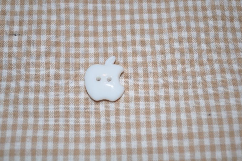 Knopf Bitten Apple mittel weiß 2cm