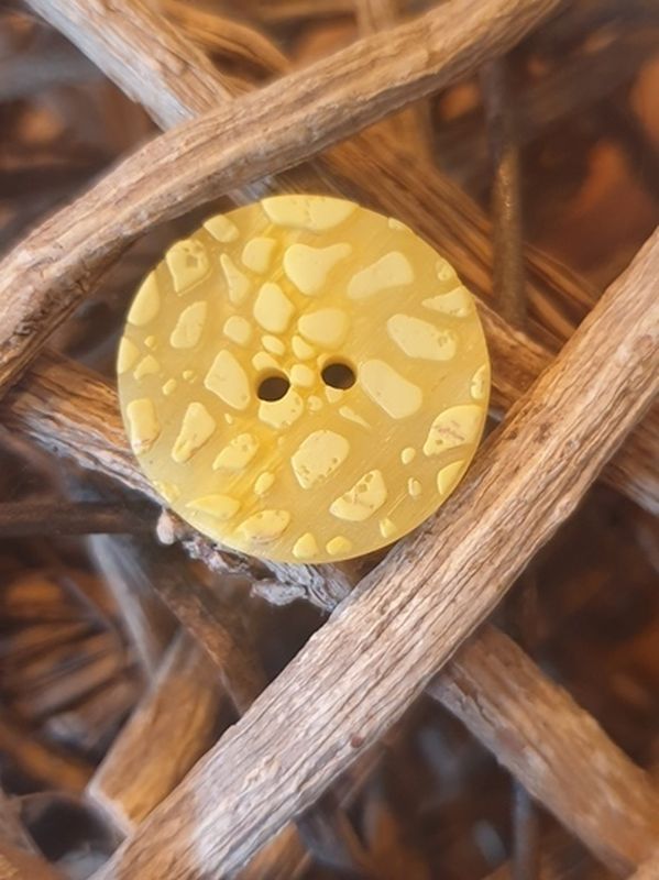 Knopf 23mm Polyester Steinoptik gelb