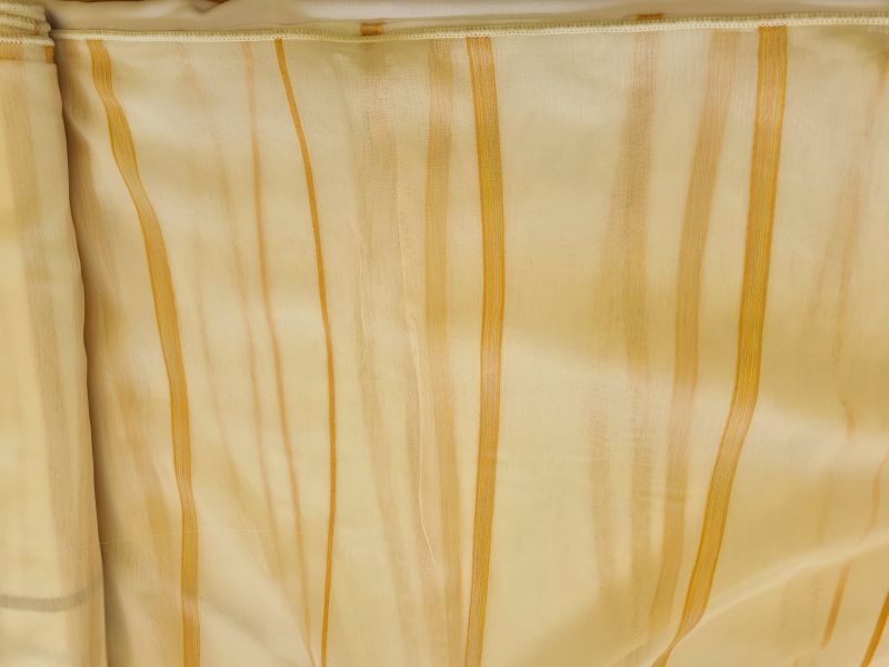 Polyster Gardine horizontrale Streifen gold Weiß mit Gewicht 250 cm breit