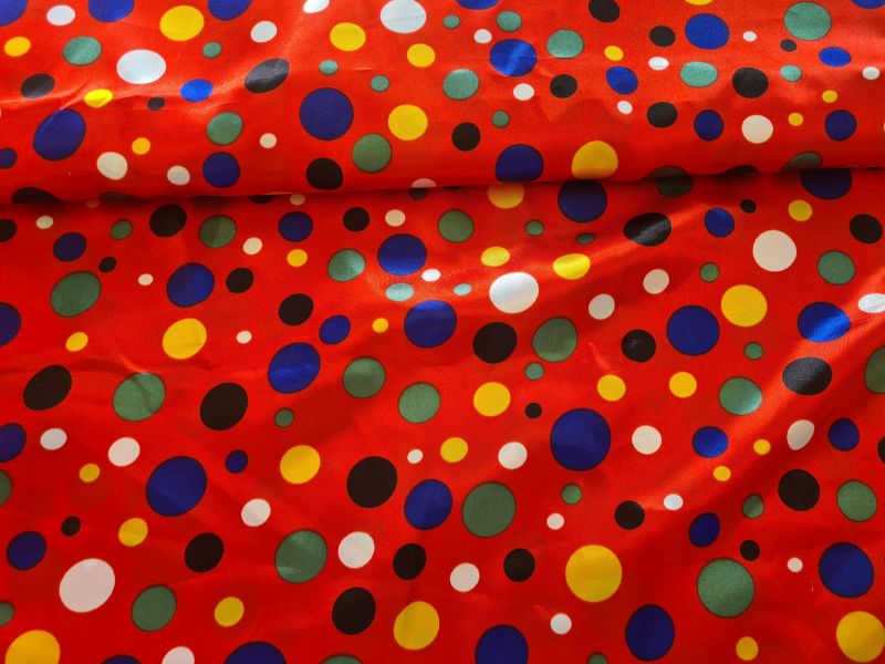 Karnevall Satin Rot mit bunten Punkten