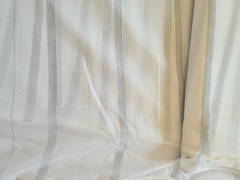 Polyster Gardine 6 Streifen grau und Lurex mit Gewicht 250 cm breit