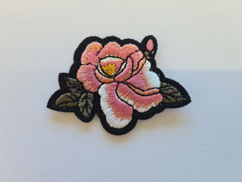 Applikation/Bügelbild Pfingstrose mit schwarzem Rand