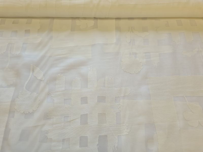 Chifon Gardine mit Jaquard Blumen und Hastag Ecru