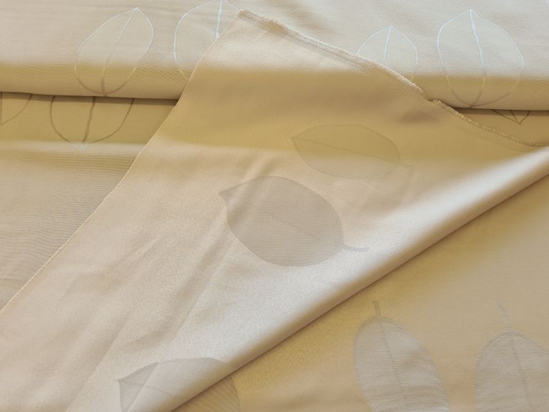 Jaquard Satin hellgrau mit Blättern