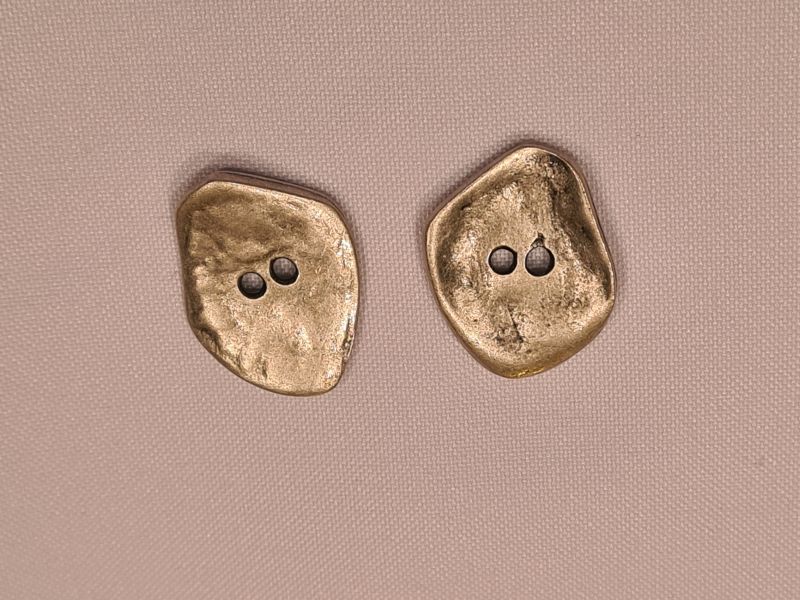 Knopf 27mm 2-Loch verbogene Optik Silber Matt