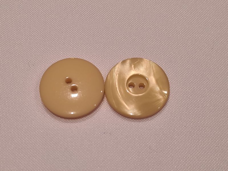 Knopf 23mm 2-Loch Perlmutt Imitat beige