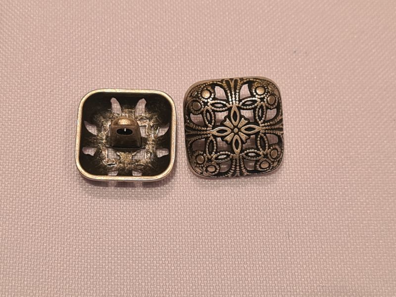 Knopf 16mm Öse Viereck mit ausfräsung Silber matt