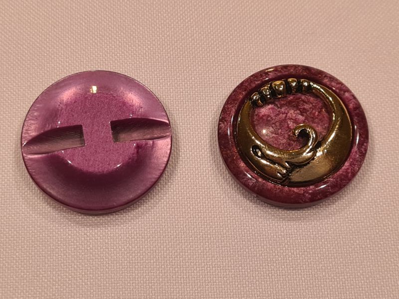 Knopf 27mm Öse Hornoptik mit Metallkranz lila