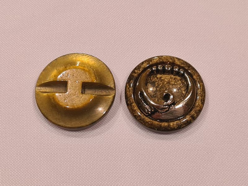 Knopf 27mm Öse Hornoptik mit Metallkranz sand