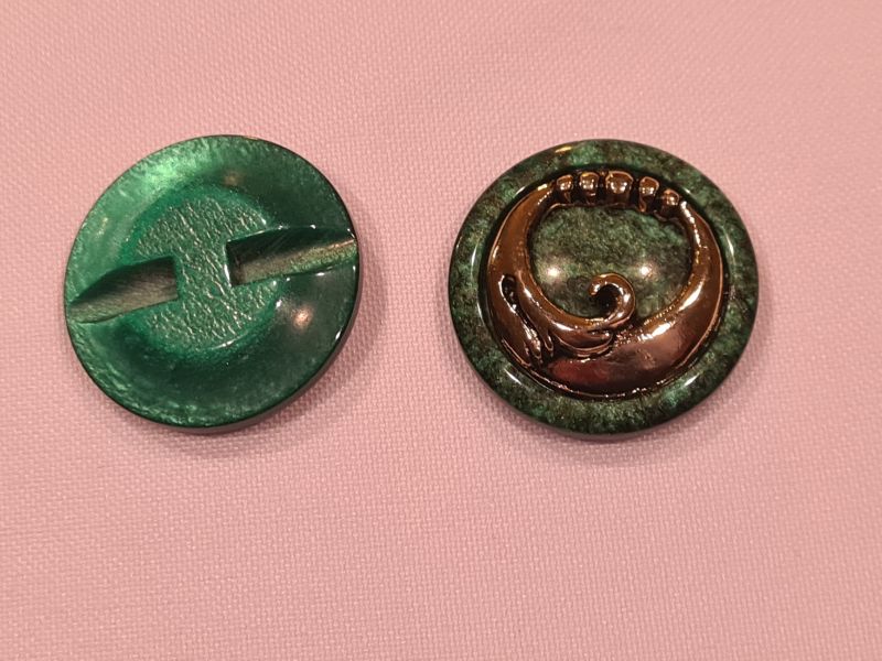 Knopf 27mm Öse Hornoptik mit Metallkranz grün