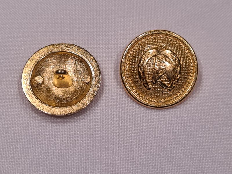 Knopf 22mm Öse Metall Pferdekopf im Hufeisen gold