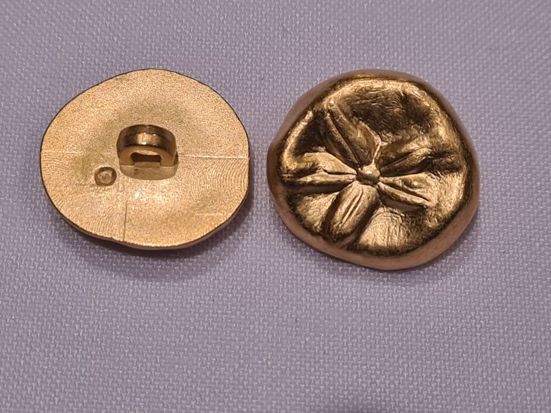Knopf 20mm Öse Metall Nugget mit Blume gold