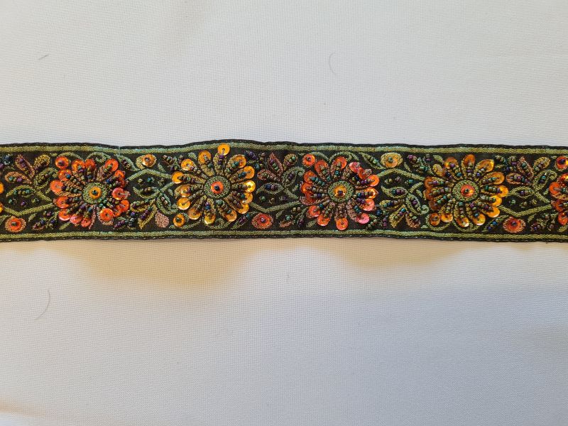 Borte 40mm mit Pallietten und Perlen Blumenmuster