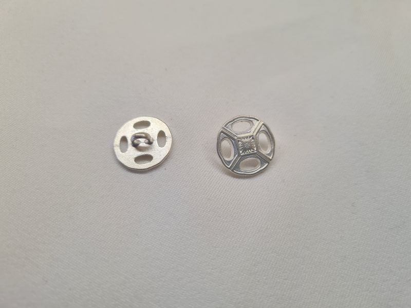 Knopf 15mm Öse Metall Filegran Schildoptik hell silber