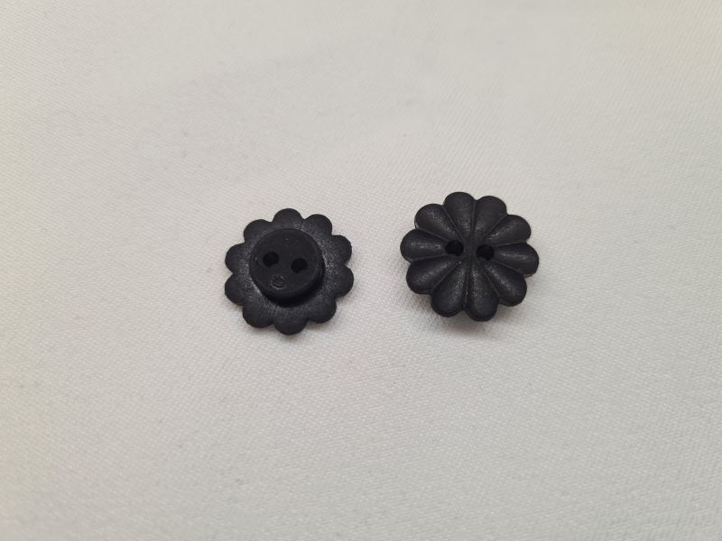 Knopf 15mm 2-Loch Kunsstoff Blümchenform Schwarz