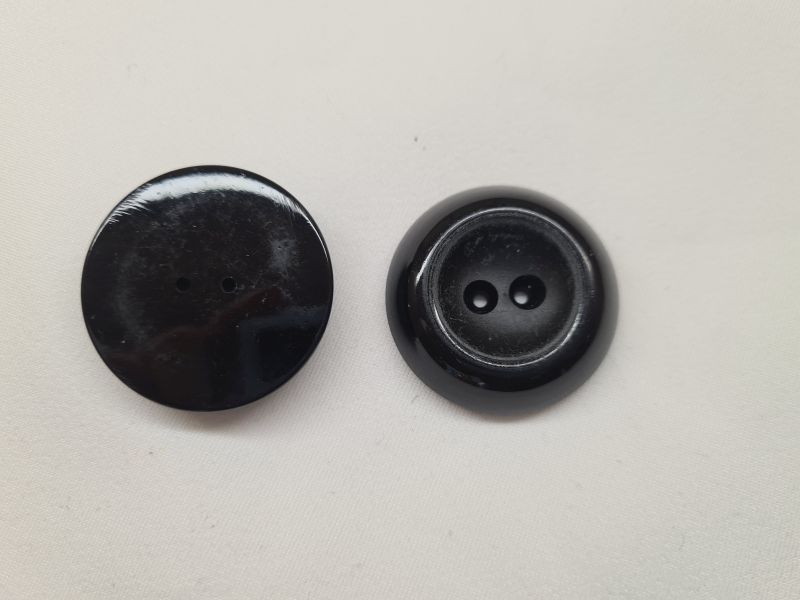 Knopf 34mm 2-Loch mit Einbuchtung Schwarz