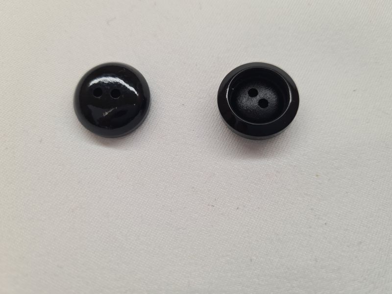 Knopf 17mm 2-Loch mit Einbuchtung Schwarz