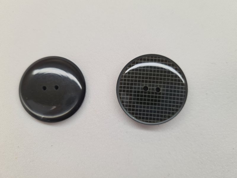 Knopf 15mm 2-Loch Dreieck mit runden Kanten Schwarz