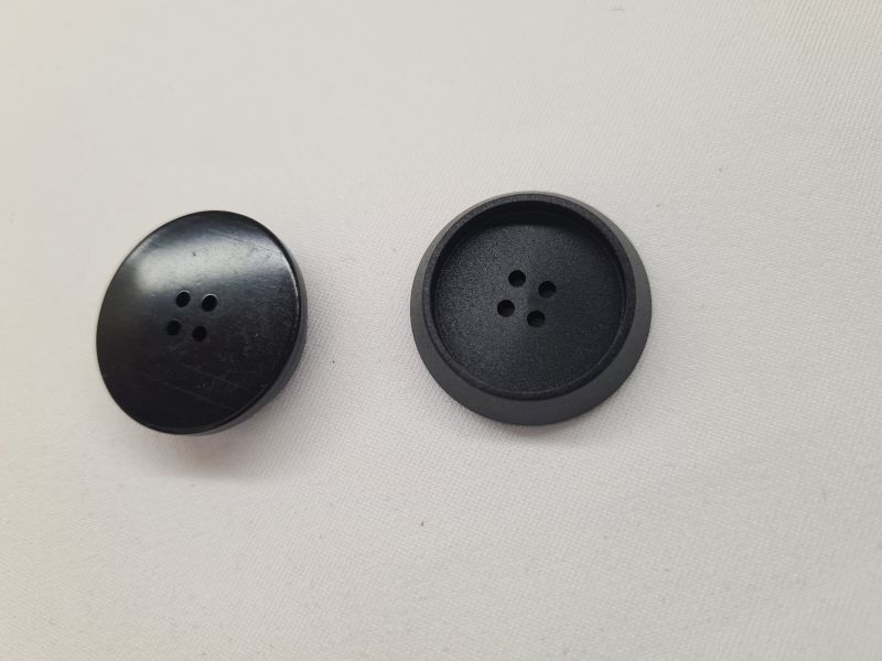 Knopf 27mm2-Loch mit Einbuchtung Schwarz