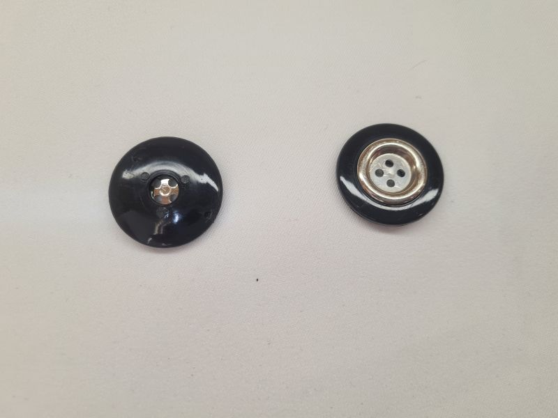 Knopf 28mm 4-Loch mit Silbereinsatz Schwarz