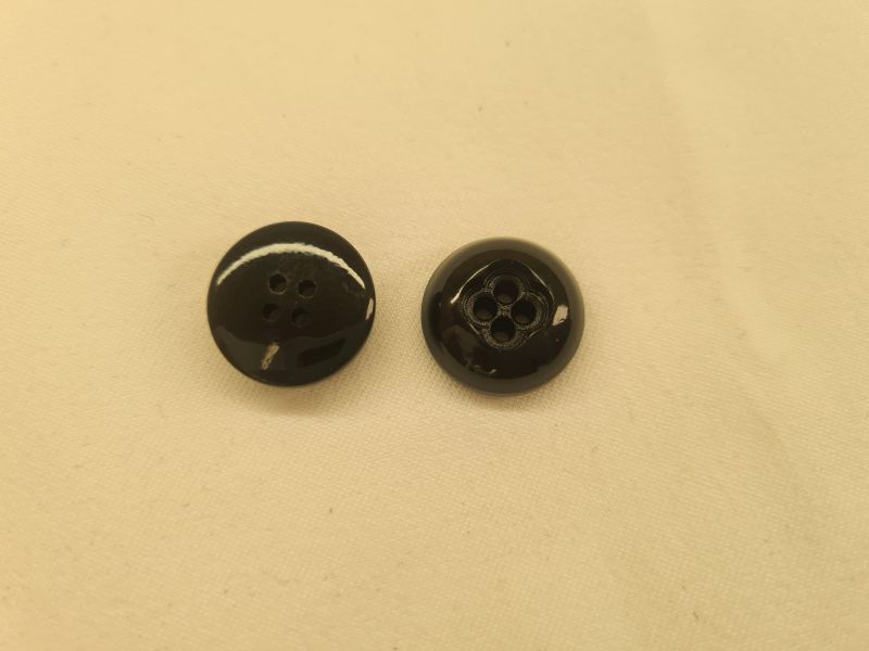Knopf 15mm 4-Loch Abgerundet mit vertiefung Schwarz