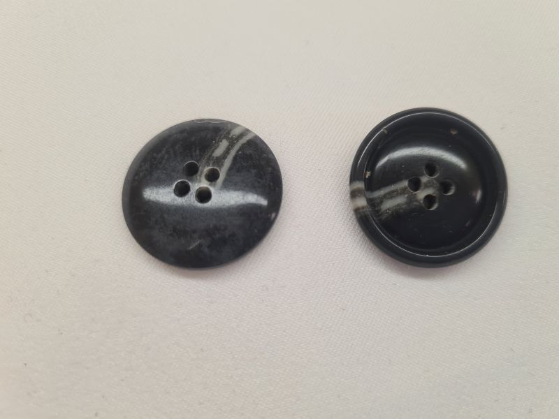 Knopf 24mm 4-Loch Anzugsknopf mit Streifen Schwarz