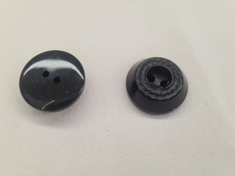 Knopf 17mm 2-Loch angedeutete Kugel Schwarz