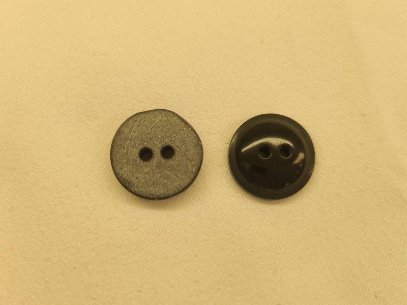 Knopf 17mm 2-Loch angedeutete Kugel Schwarz