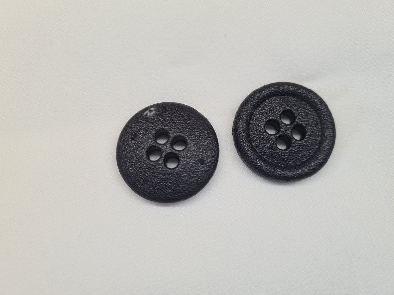 Knopf 28mm 4-Loch Raue Oberfläche Schwarz