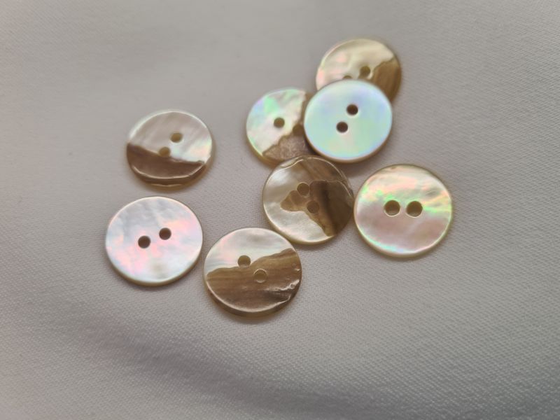 Knopf 15mm 2-Loch Perlmutt-Knopf