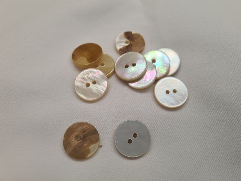 Knopf 18mm 2-Loch Perlmutt-Knopf