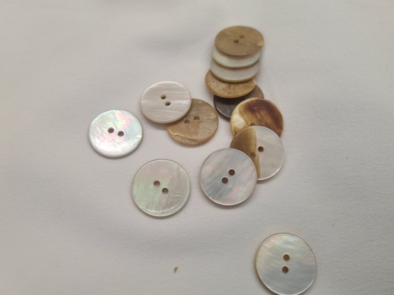 Knopf 20mm 2-Loch Perlmutt-Knopf